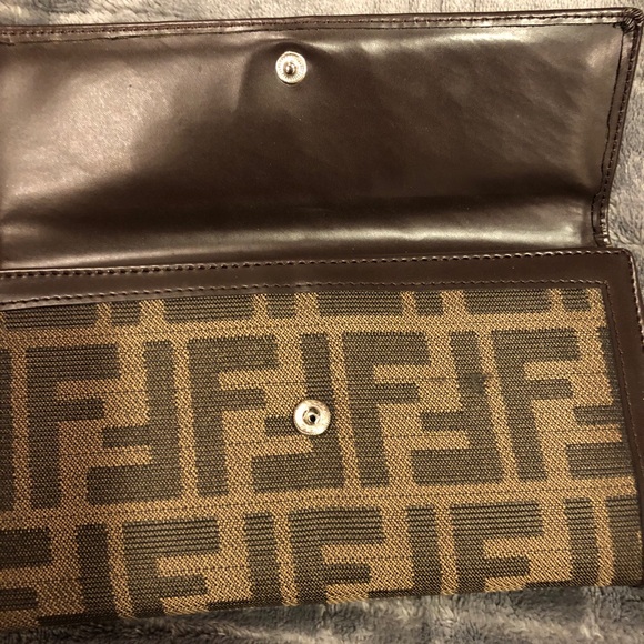 Vintage Fendi wallet - Picture 3 of 8
